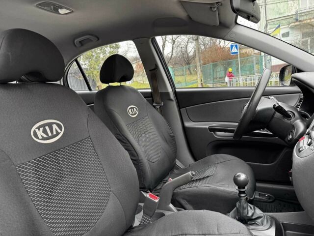 Черный Киа Рио, объемом двигателя 1.4 л и пробегом 151 тыс. км за 6490 $, фото 21 на Automoto.ua