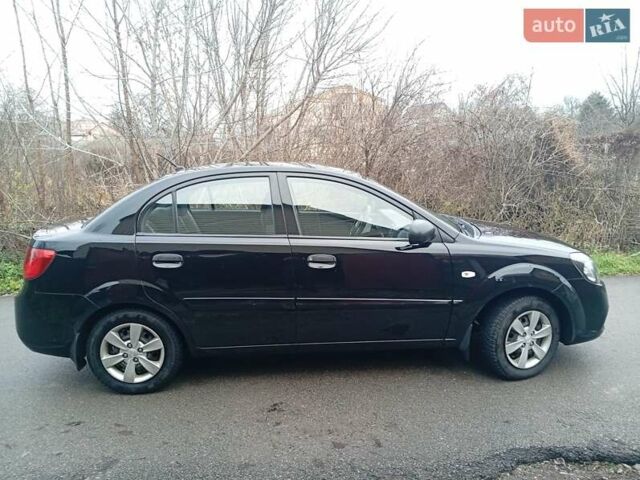 Черный Киа Рио, объемом двигателя 1.4 л и пробегом 186 тыс. км за 4800 $, фото 4 на Automoto.ua