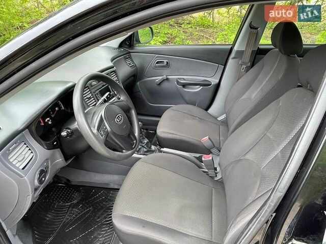 Черный Киа Рио, объемом двигателя 1.4 л и пробегом 91 тыс. км за 4800 $, фото 7 на Automoto.ua