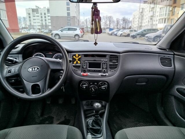Черный Киа Рио, объемом двигателя 0 л и пробегом 155 тыс. км за 5500 $, фото 4 на Automoto.ua