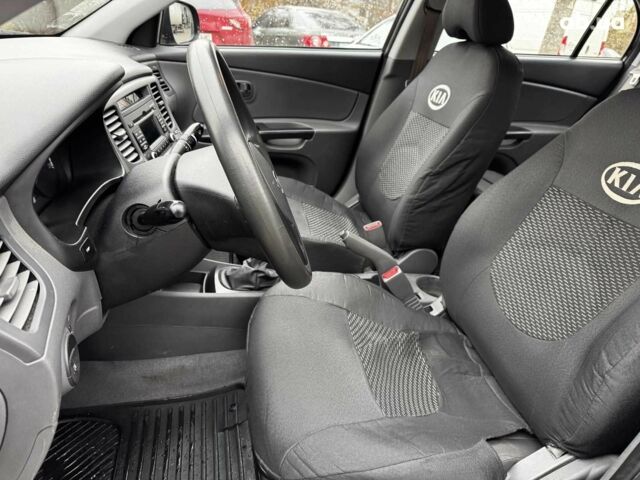 Чорний Кіа Ріо, об'ємом двигуна 1.4 л та пробігом 151 тис. км за 6490 $, фото 27 на Automoto.ua