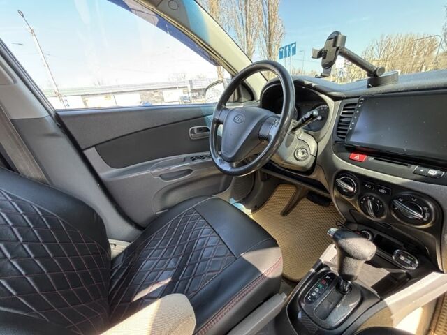Черный Киа Рио, объемом двигателя 1.4 л и пробегом 290 тыс. км за 4500 $, фото 6 на Automoto.ua