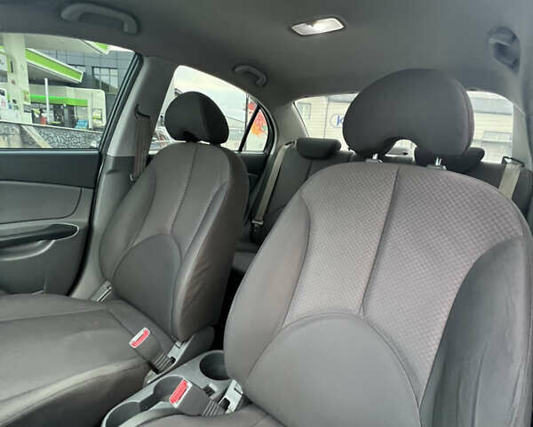 Кіа Ріо 2010 у Белой Церкве на Automoto.ua Чорний Кіа Ріо, об'ємом двигуна 1.4 л та пробігом 248 тис. км за 4250 $, фото 18 на Automoto.ua