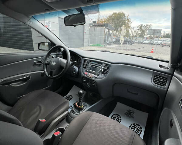 Кіа Ріо 2010 у Белой Церкве на Automoto.ua Чорний Кіа Ріо, об'ємом двигуна 1.4 л та пробігом 248 тис. км за 4250 $, фото 19 на Automoto.ua