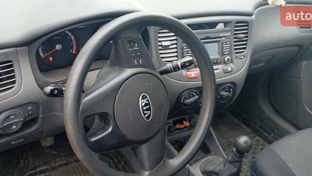 Черный Киа Рио, объемом двигателя 1.4 л и пробегом 32 тыс. км за 6800 $, фото 1 на Automoto.ua