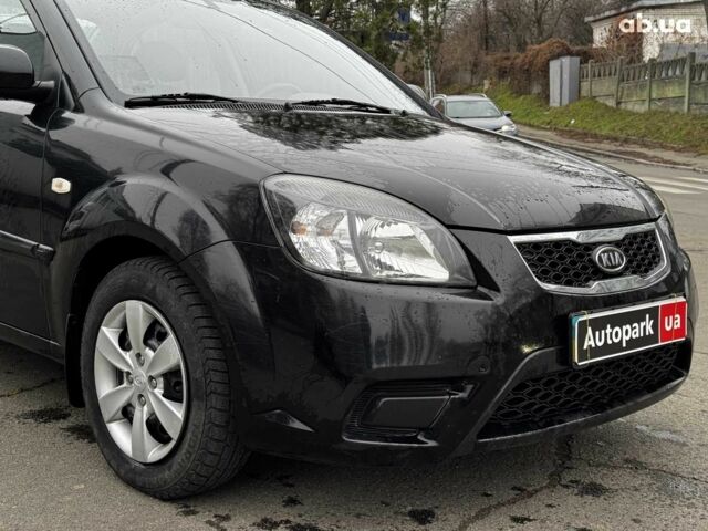 Чорний Кіа Ріо, об'ємом двигуна 1.4 л та пробігом 151 тис. км за 6490 $, фото 5 на Automoto.ua