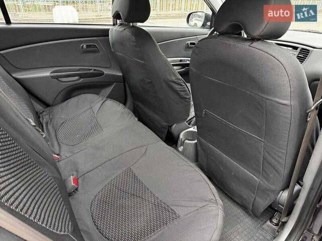 Черный Киа Рио, объемом двигателя 1.4 л и пробегом 151 тыс. км за 6490 $, фото 39 на Automoto.ua