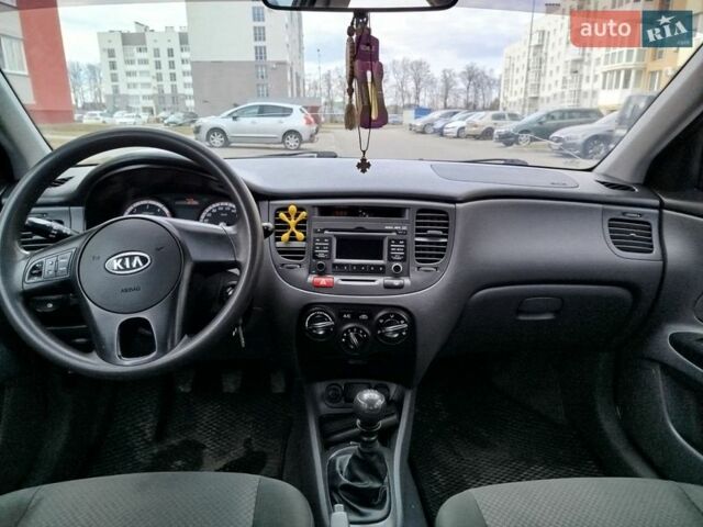 Черный Киа Рио, объемом двигателя 1.5 л и пробегом 155 тыс. км за 5650 $, фото 21 на Automoto.ua