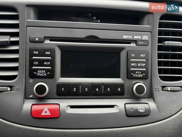 Черный Киа Рио, объемом двигателя 1.4 л и пробегом 151 тыс. км за 6490 $, фото 33 на Automoto.ua