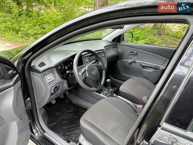 Чорний Кіа Ріо, об'ємом двигуна 1.4 л та пробігом 91 тис. км за 4500 $, фото 9 на Automoto.ua