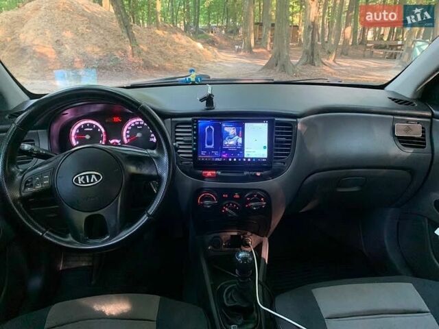 Чорний Кіа Ріо, об'ємом двигуна 1.4 л та пробігом 275 тис. км за 4700 $, фото 10 на Automoto.ua