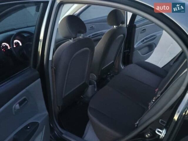 Черный Киа Рио, объемом двигателя 1.4 л и пробегом 150 тыс. км за 4500 $, фото 6 на Automoto.ua
