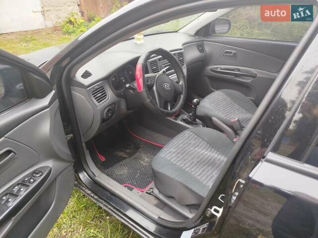 Черный Киа Рио, объемом двигателя 1.4 л и пробегом 133 тыс. км за 5900 $, фото 10 на Automoto.ua