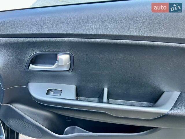 Чорний Кіа Ріо, об'ємом двигуна 1.4 л та пробігом 126 тис. км за 7900 $, фото 31 на Automoto.ua