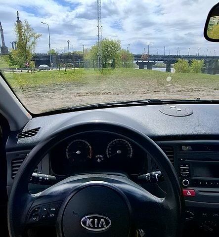 Черный Киа Рио, объемом двигателя 1.4 л и пробегом 183 тыс. км за 5100 $, фото 6 на Automoto.ua