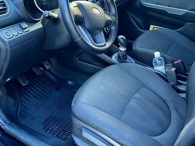 Черный Киа Рио, объемом двигателя 1.4 л и пробегом 135 тыс. км за 7100 $, фото 6 на Automoto.ua