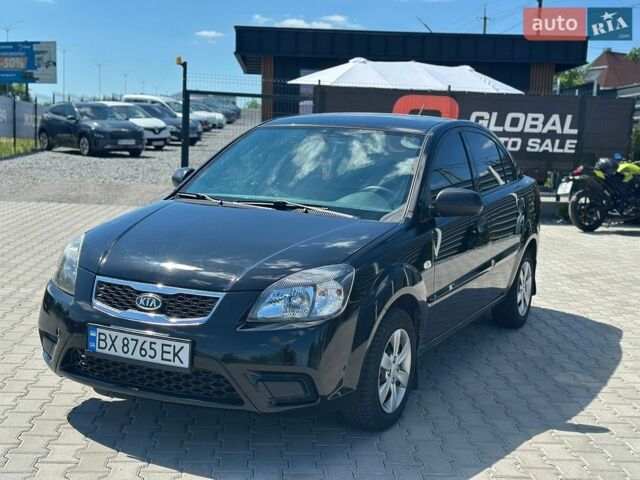 Чорний Кіа Ріо, об'ємом двигуна 1.4 л та пробігом 50 тис. км за 4899 $, фото 1 на Automoto.ua