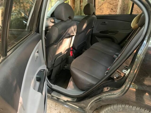Черный Киа Рио, объемом двигателя 1.4 л и пробегом 270 тыс. км за 4499 $, фото 6 на Automoto.ua