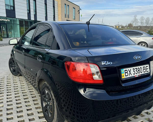 Черный Киа Рио, объемом двигателя 1.4 л и пробегом 206 тыс. км за 4999 $, фото 2 на Automoto.ua