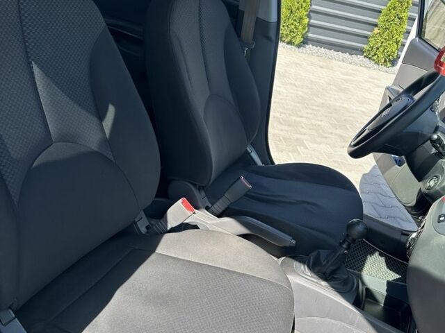 Черный Киа Рио, объемом двигателя 1.4 л и пробегом 50 тыс. км за 4899 $, фото 11 на Automoto.ua