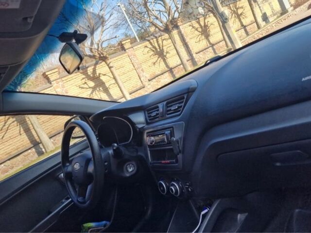 Черный Киа Рио, объемом двигателя 1.4 л и пробегом 180 тыс. км за 6500 $, фото 7 на Automoto.ua