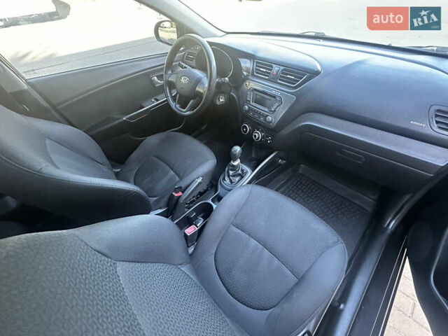 Черный Киа Рио, объемом двигателя 1.4 л и пробегом 182 тыс. км за 5800 $, фото 6 на Automoto.ua
