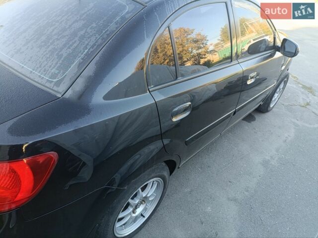 Черный Киа Рио, объемом двигателя 1.4 л и пробегом 160 тыс. км за 2600 $, фото 3 на Automoto.ua