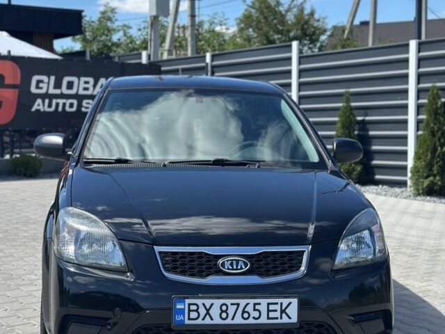 Черный Киа Рио, объемом двигателя 1.4 л и пробегом 50 тыс. км за 4899 $, фото 2 на Automoto.ua