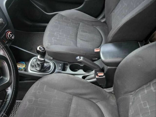 Черный Киа Рио, объемом двигателя 1.6 л и пробегом 231 тыс. км за 5850 $, фото 6 на Automoto.ua