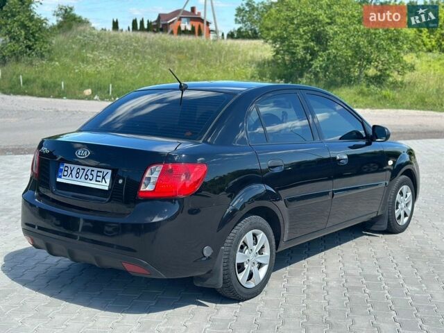 Чорний Кіа Ріо, об'ємом двигуна 1.4 л та пробігом 50 тис. км за 4899 $, фото 4 на Automoto.ua