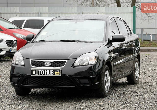 Черный Киа Рио, объемом двигателя 1.4 л и пробегом 100 тыс. км за 5000 $, фото 4 на Automoto.ua