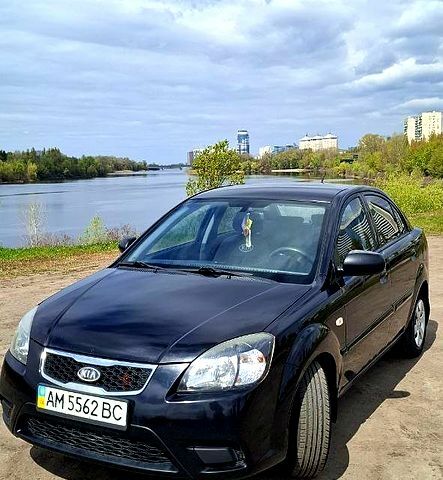 Черный Киа Рио, объемом двигателя 1.4 л и пробегом 183 тыс. км за 5100 $, фото 1 на Automoto.ua