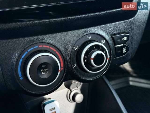 Черный Киа Рио, объемом двигателя 1.4 л и пробегом 162 тыс. км за 7700 $, фото 49 на Automoto.ua