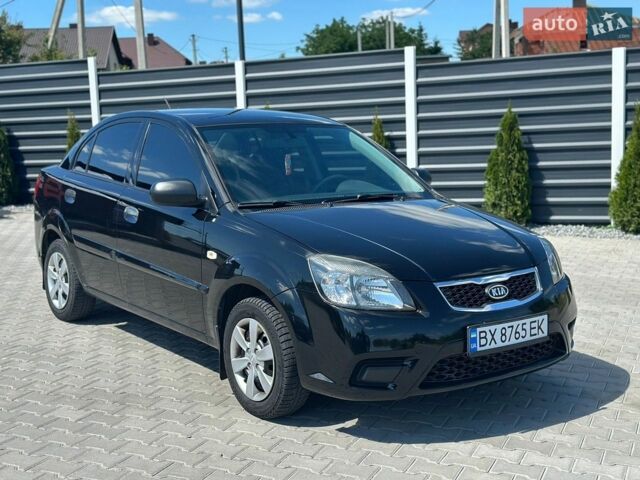Чорний Кіа Ріо, об'ємом двигуна 1.4 л та пробігом 50 тис. км за 4899 $, фото 3 на Automoto.ua