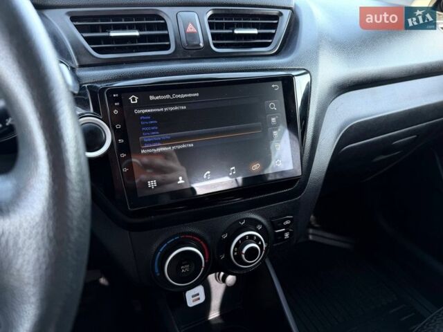 Черный Киа Рио, объемом двигателя 1.4 л и пробегом 162 тыс. км за 7700 $, фото 46 на Automoto.ua