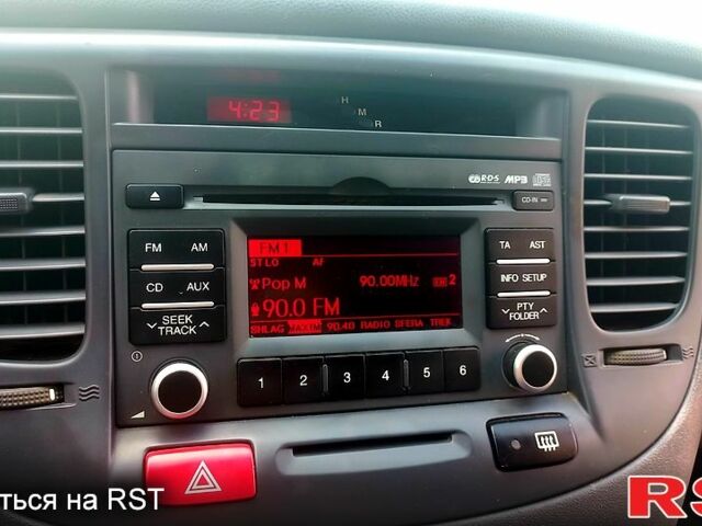 Черный Киа Рио, объемом двигателя 1.4 л и пробегом 49 тыс. км за 4800 $, фото 6 на Automoto.ua