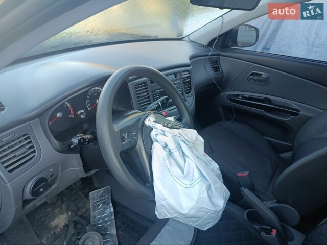 Черный Киа Рио, объемом двигателя 1.4 л и пробегом 160 тыс. км за 2600 $, фото 4 на Automoto.ua