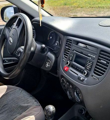 Черный Киа Рио, объемом двигателя 1.4 л и пробегом 183 тыс. км за 5100 $, фото 5 на Automoto.ua