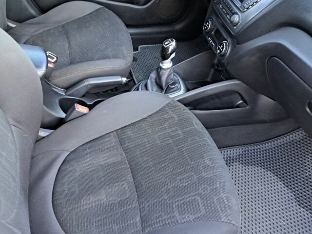 Черный Киа Рио, объемом двигателя 1.6 л и пробегом 231 тыс. км за 7600 $, фото 22 на Automoto.ua