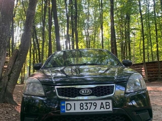 Чорний Кіа Ріо, об'ємом двигуна 1.4 л та пробігом 275 тис. км за 4000 $, фото 1 на Automoto.ua
