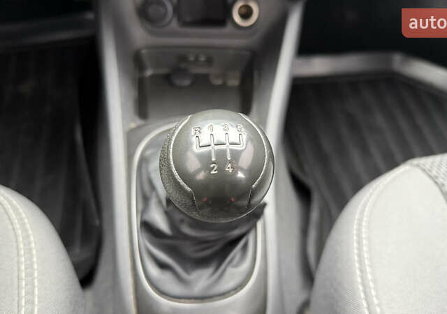 Черный Киа Рио, объемом двигателя 1.4 л и пробегом 100 тыс. км за 5000 $, фото 24 на Automoto.ua