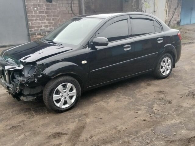 Черный Киа Рио, объемом двигателя 1.4 л и пробегом 150 тыс. км за 2550 $, фото 4 на Automoto.ua