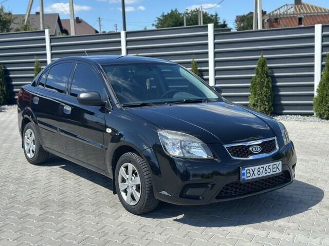 Черный Киа Рио, объемом двигателя 1.4 л и пробегом 50 тыс. км за 4899 $, фото 3 на Automoto.ua