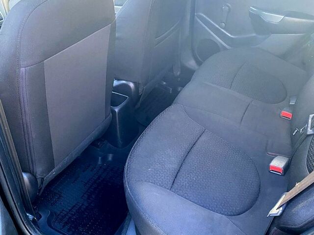 Черный Киа Рио, объемом двигателя 1.4 л и пробегом 1350 тыс. км за 7100 $, фото 4 на Automoto.ua