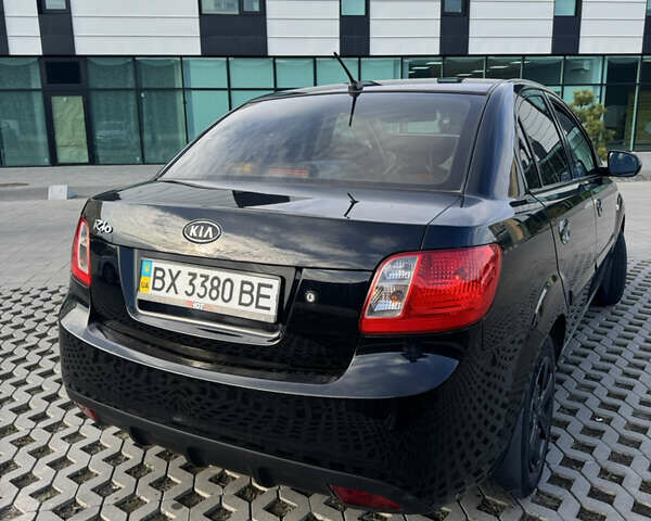 Черный Киа Рио, объемом двигателя 1.4 л и пробегом 206 тыс. км за 4999 $, фото 6 на Automoto.ua