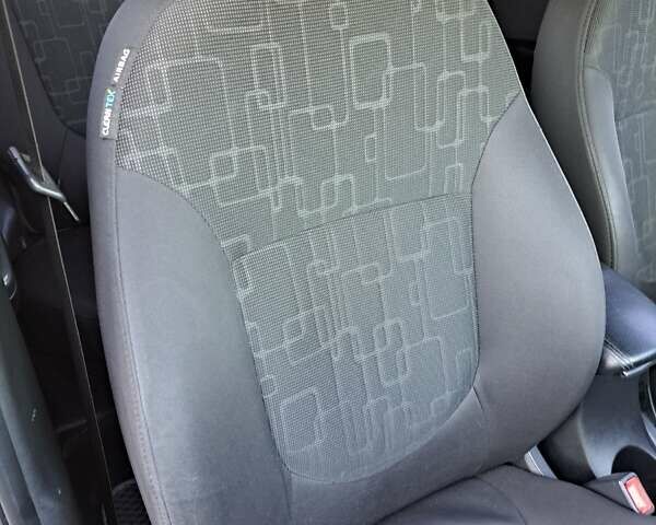 Черный Киа Рио, объемом двигателя 1.59 л и пробегом 231 тыс. км за 7600 $, фото 24 на Automoto.ua