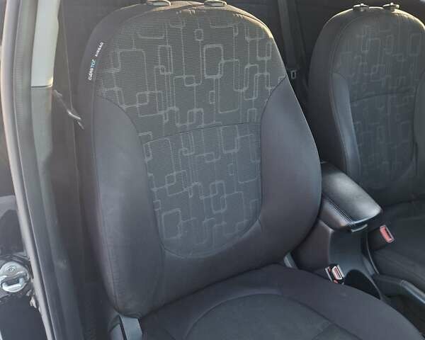 Черный Киа Рио, объемом двигателя 1.59 л и пробегом 231 тыс. км за 7100 $, фото 20 на Automoto.ua