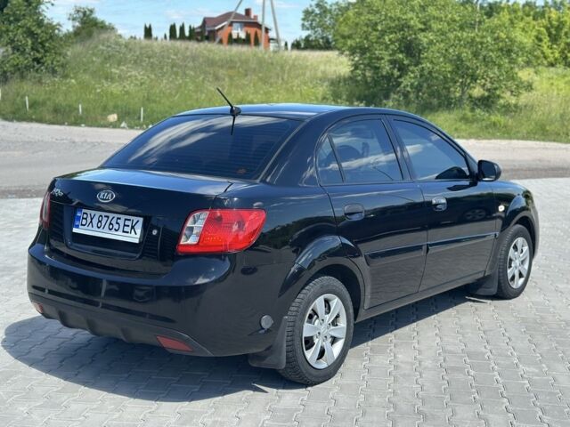 Черный Киа Рио, объемом двигателя 1.4 л и пробегом 50 тыс. км за 4899 $, фото 4 на Automoto.ua