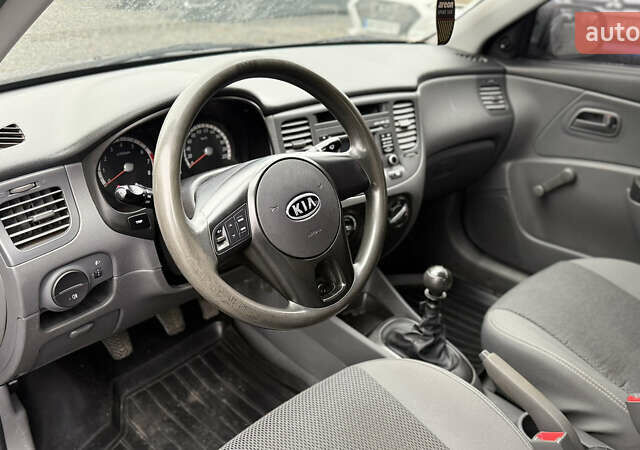 Черный Киа Рио, объемом двигателя 1.4 л и пробегом 100 тыс. км за 5000 $, фото 15 на Automoto.ua