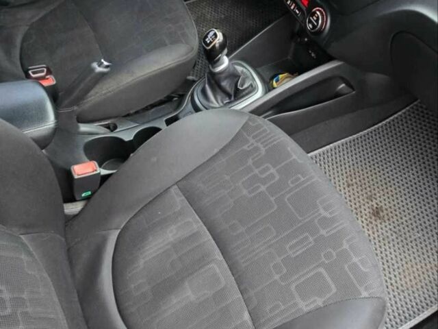 Черный Киа Рио, объемом двигателя 1.6 л и пробегом 231 тыс. км за 5850 $, фото 7 на Automoto.ua